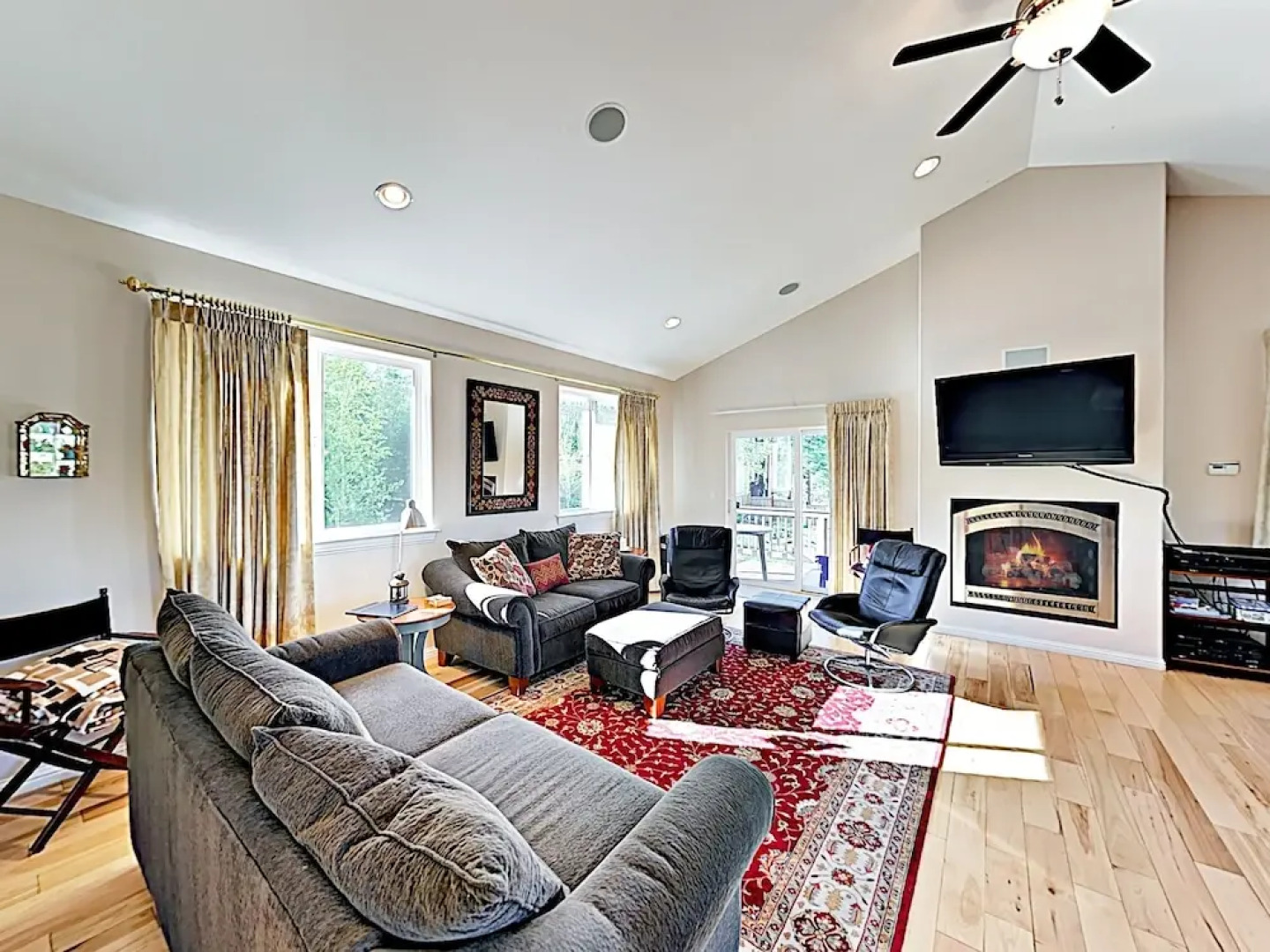 New Listing! Mountain-View Eden W/ Spacious Balcony Home