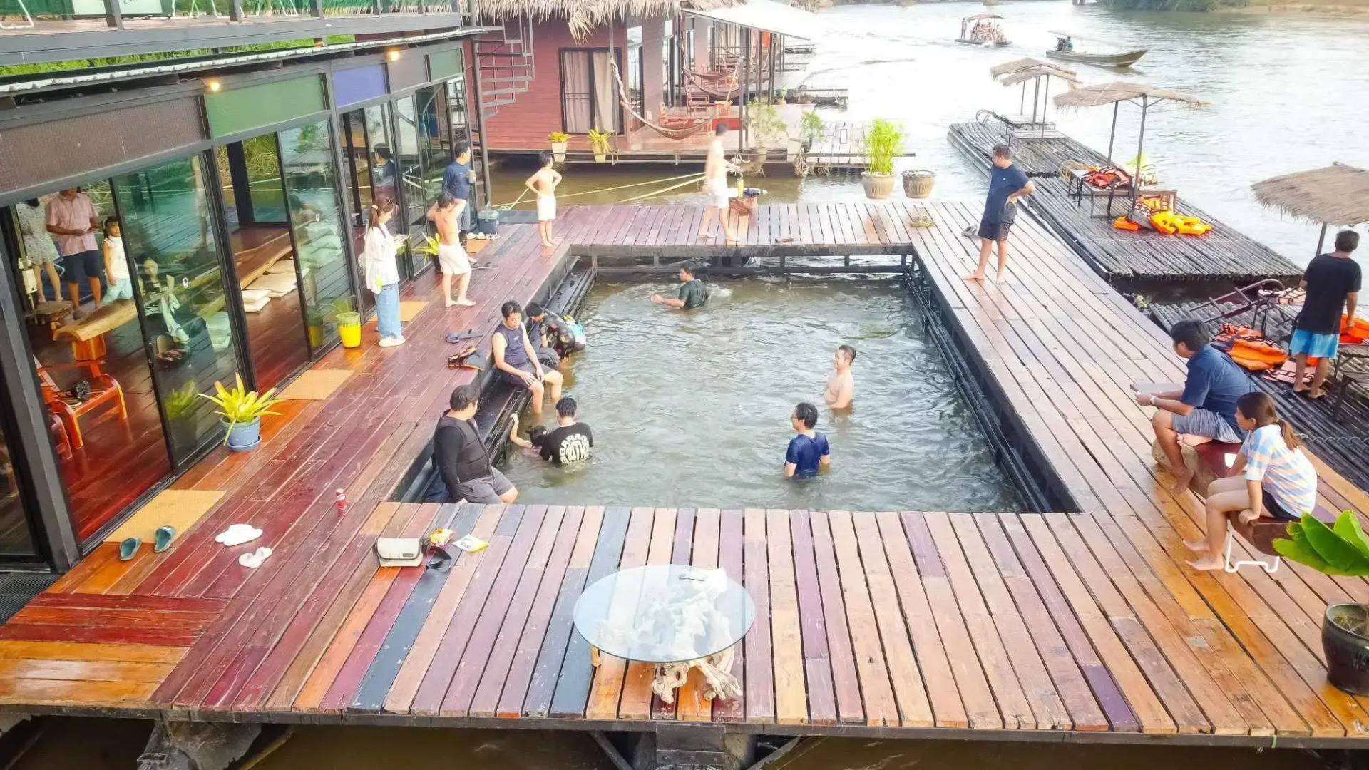 Boutique Raft Resort