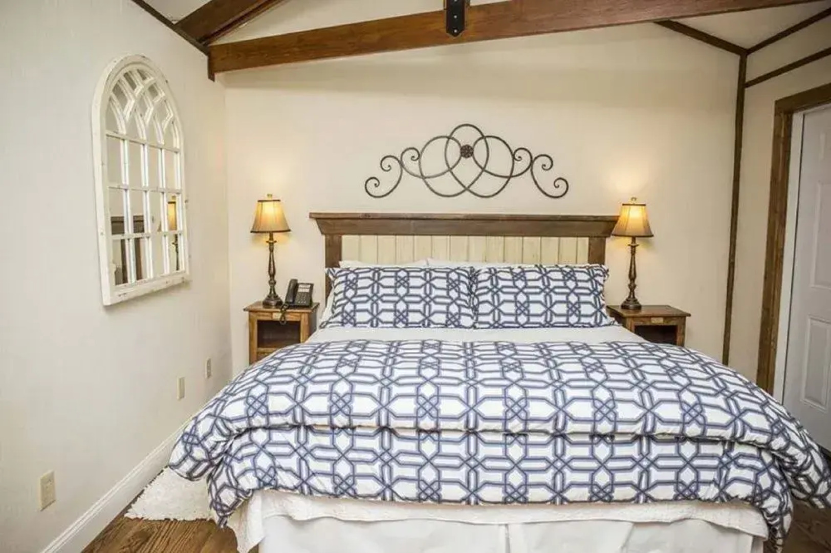 Woodlands Inn Of Sapphire Bed & Breakfast