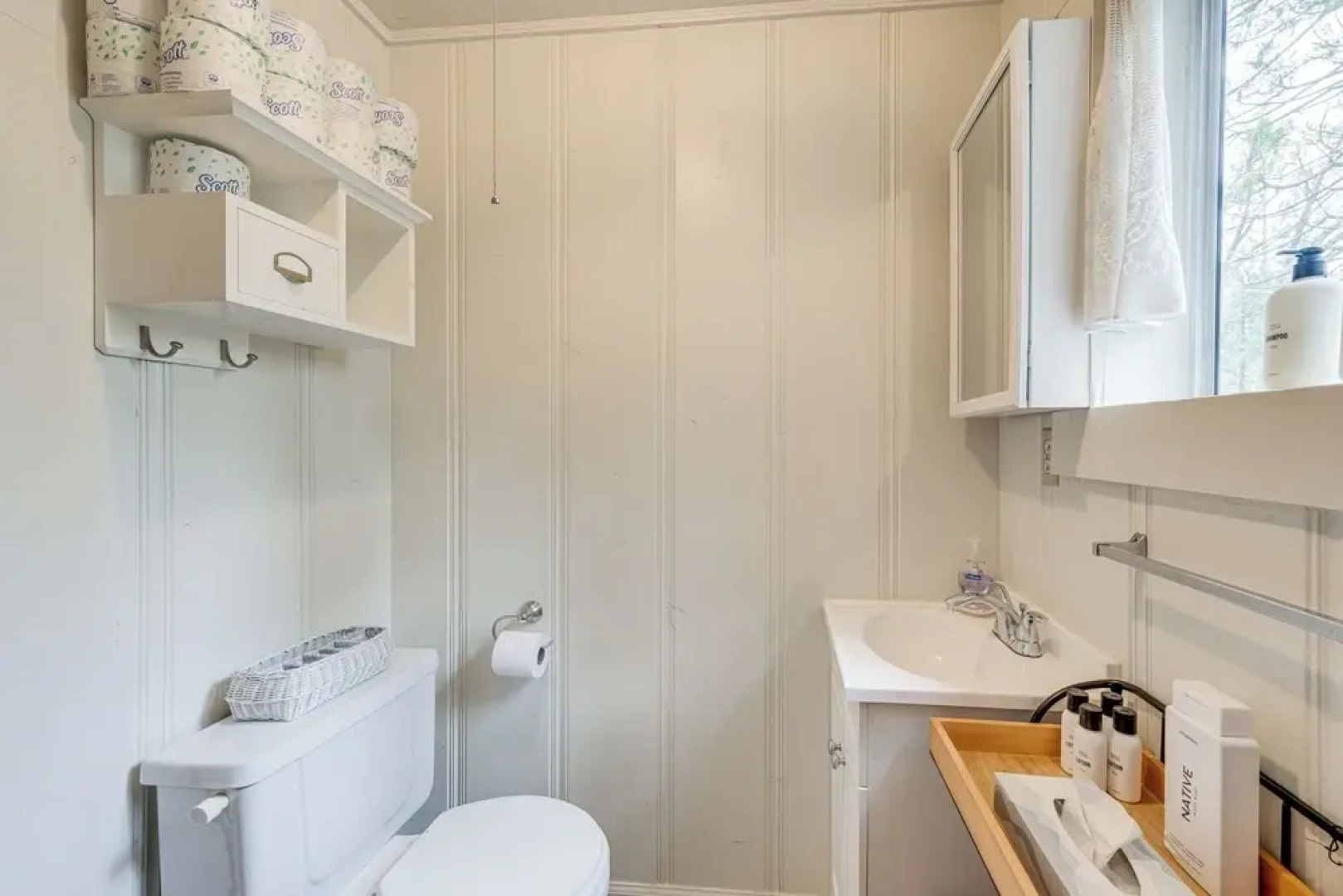 Serene Bass Lake Cabin Near Shopping & Dining!