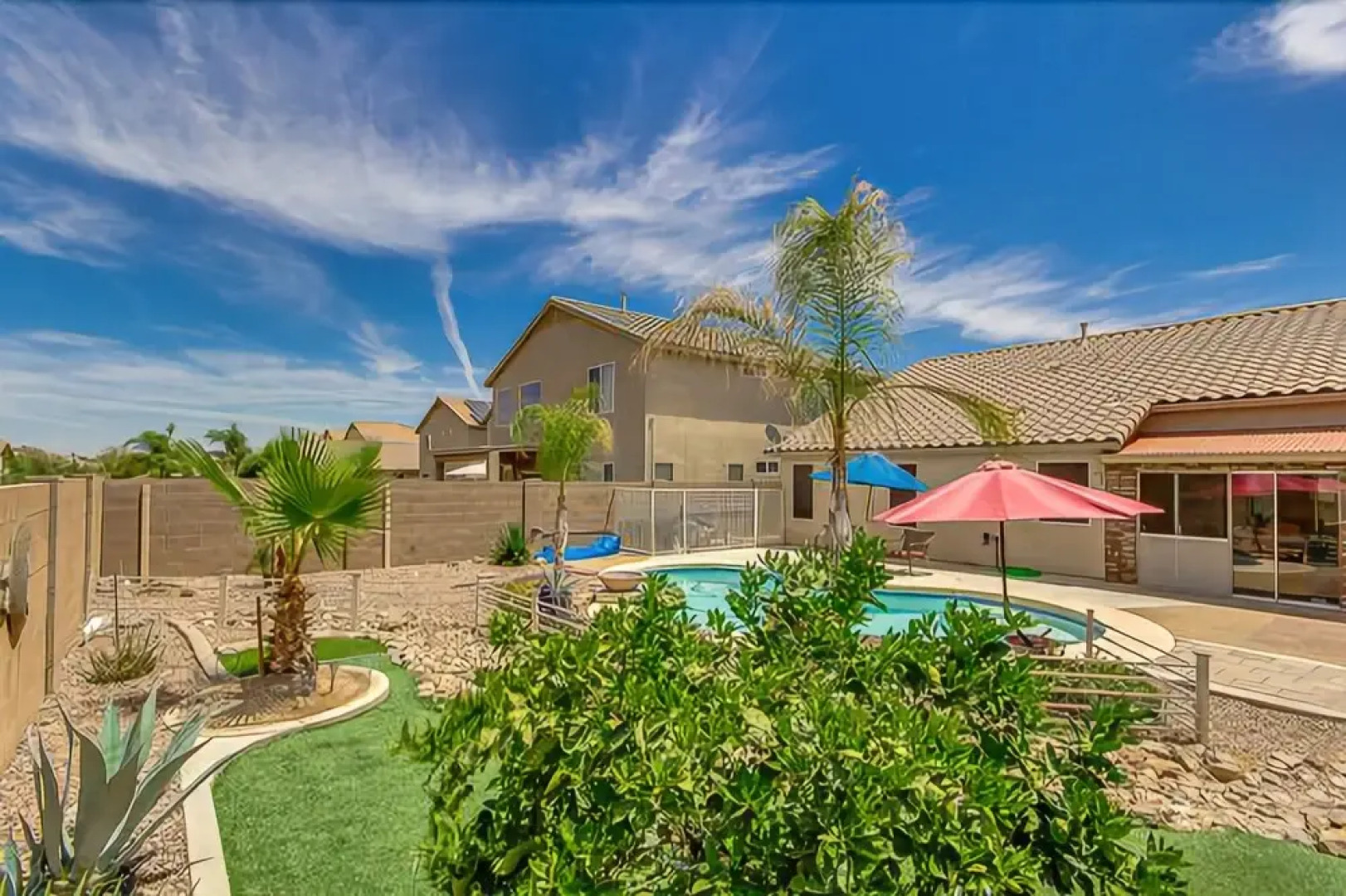 Peggy - 3 Br home by RedAwning