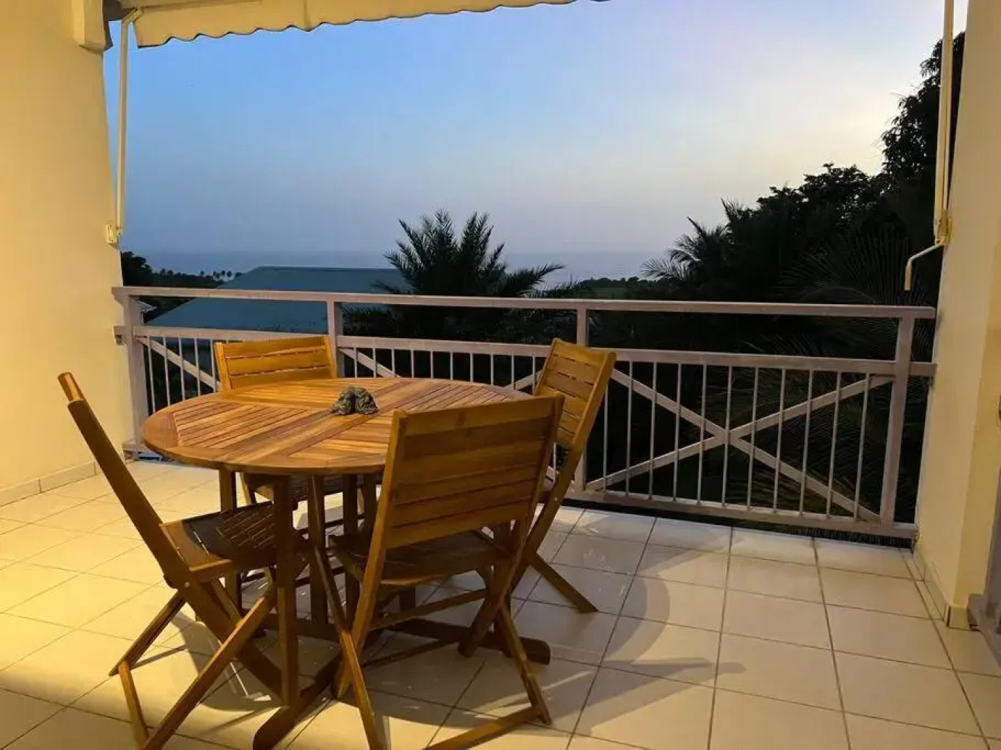 Zabana Lodge, dans un jardin tropical avec piscine