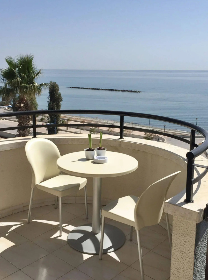 Pigeon Beach Hotel Apartments