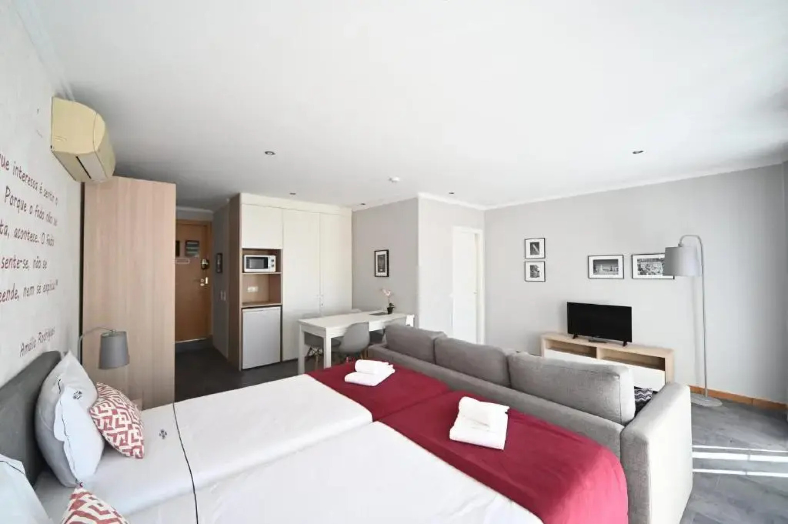 Famous Crows Lisbon Suites