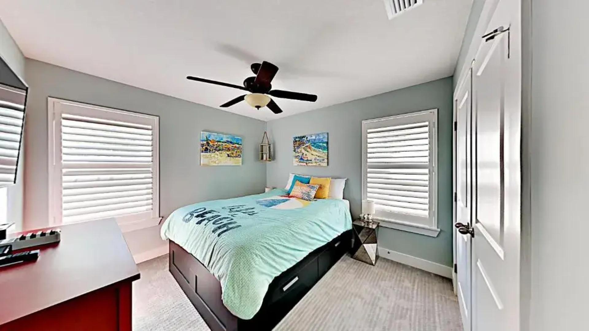 Blue Breeze, 4 Bedrooms, 3 Bathrooms, Sleeps 10, walk to Beach