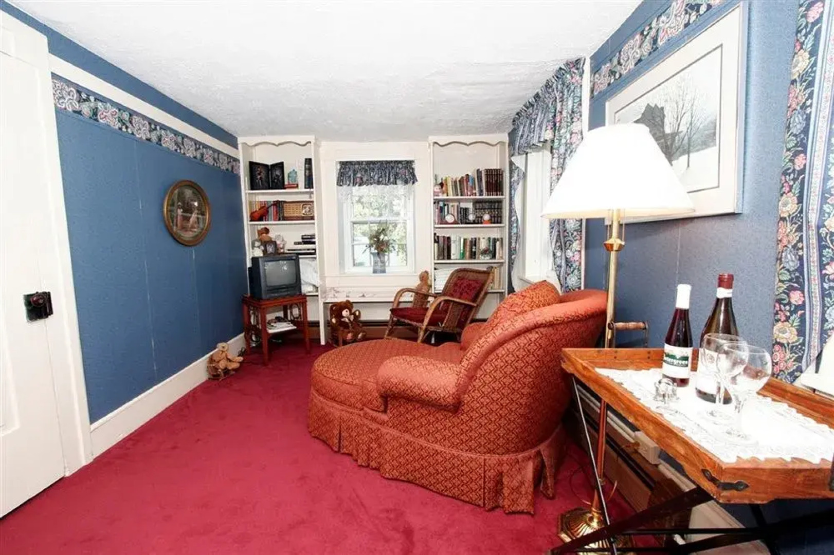 By the Side of the Road Inn & Cottages