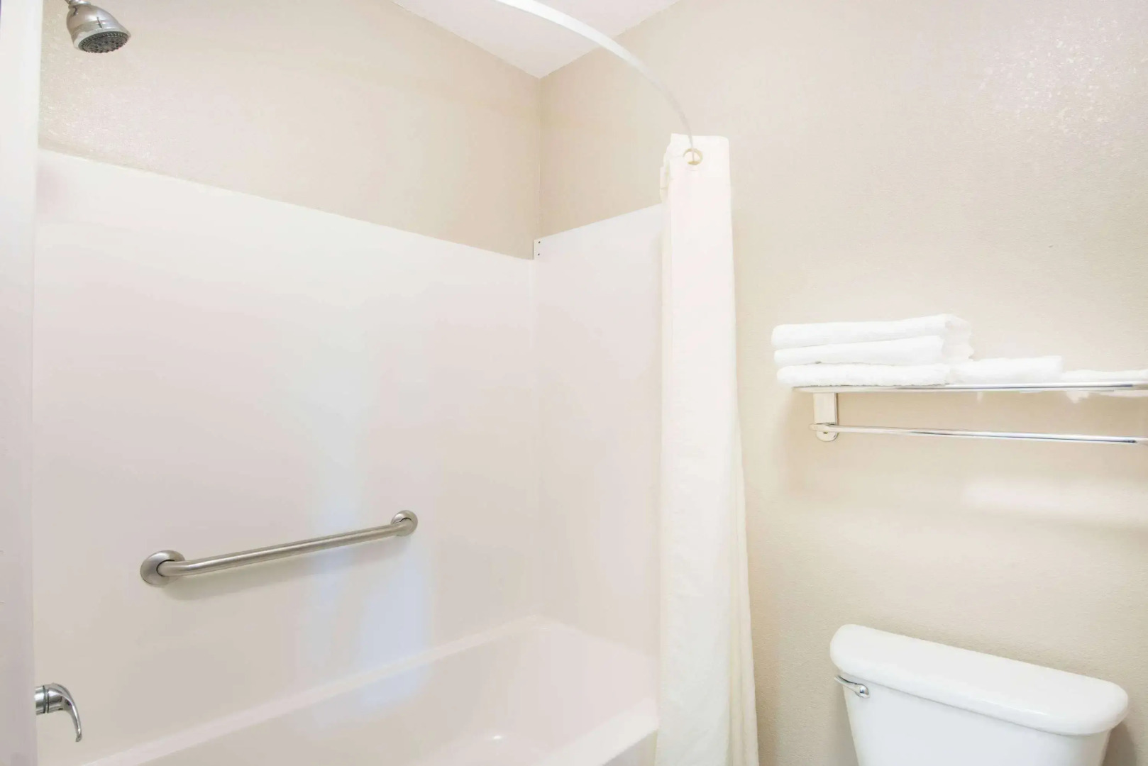 Super 8 by Wyndham Iola KS