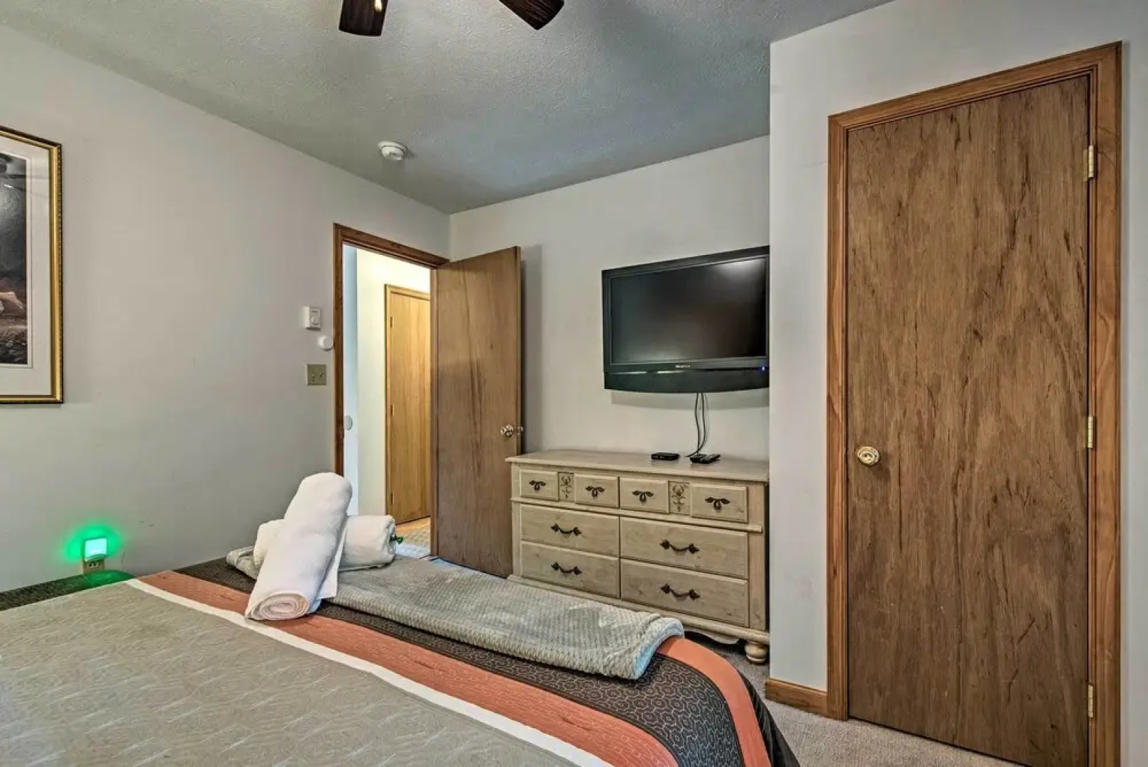 Lakeside Camelot Chalet: 3 Mi to Jack Frost Skiing