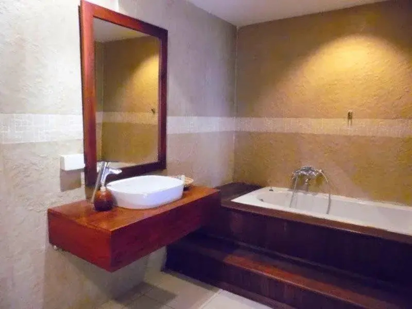 Arissara House Boutique Hotel