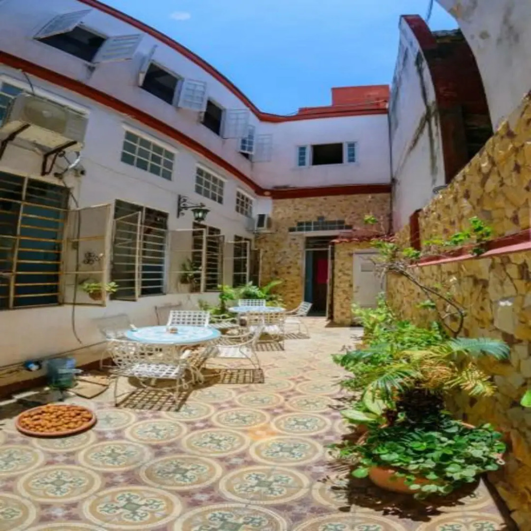 Casa Colonial Abogados Leonardo y Angela