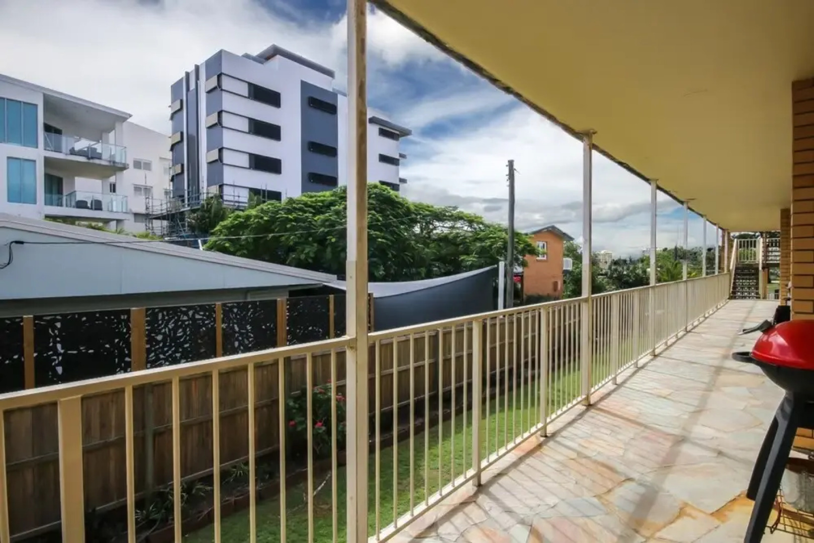 Contemporary 2 Bedroom Beachfront Apartment