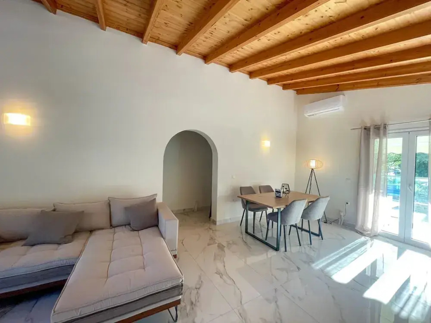 Magellanos Mint House- Kinopiastes