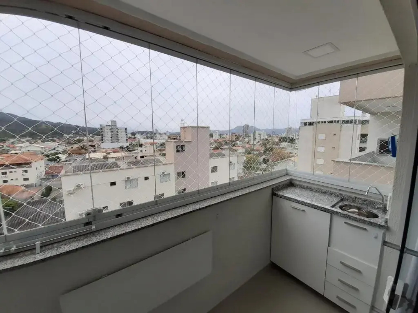 Lindo apto de 3 quartos, a 100m da praia, com ar-condicionado em todos os ambientes