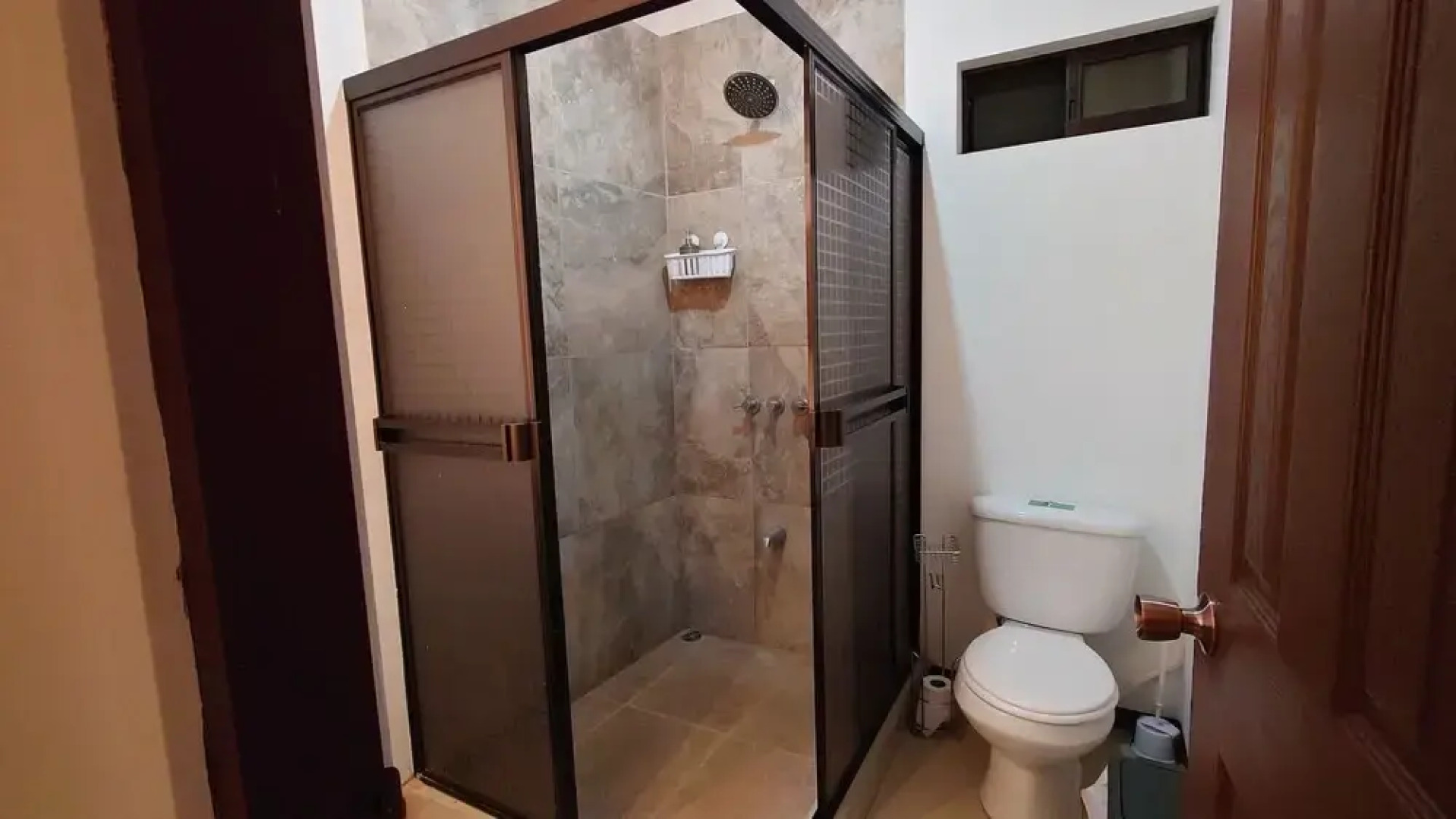 Apartment Equipped With Excellent Location