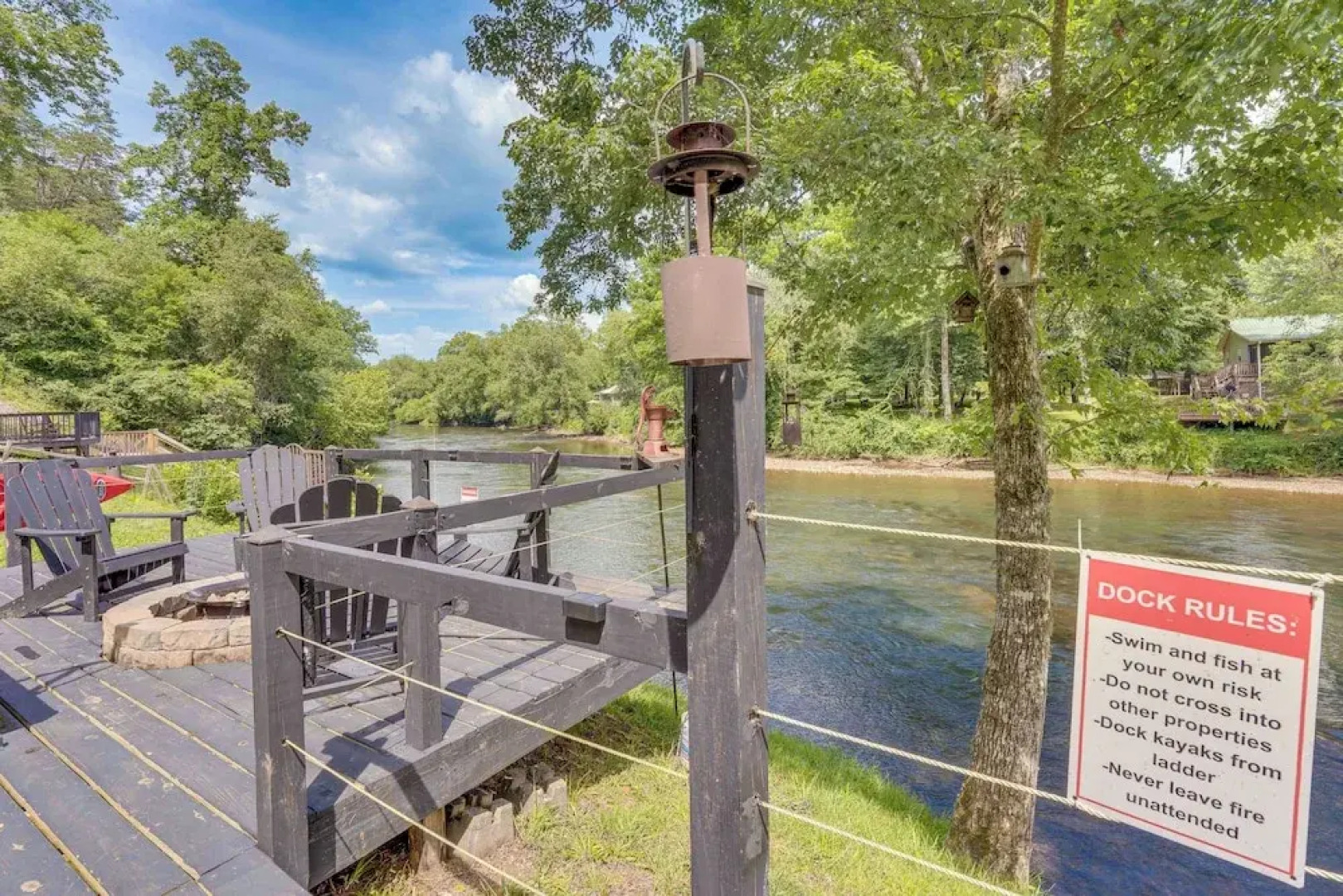 Private Hot Tub: Riverfront Cabin in Murphy