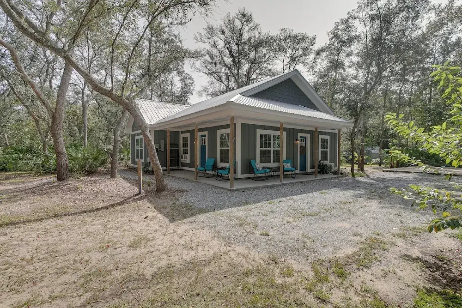 Charming Darien Hideaway w/ Porch, Near Downtown!