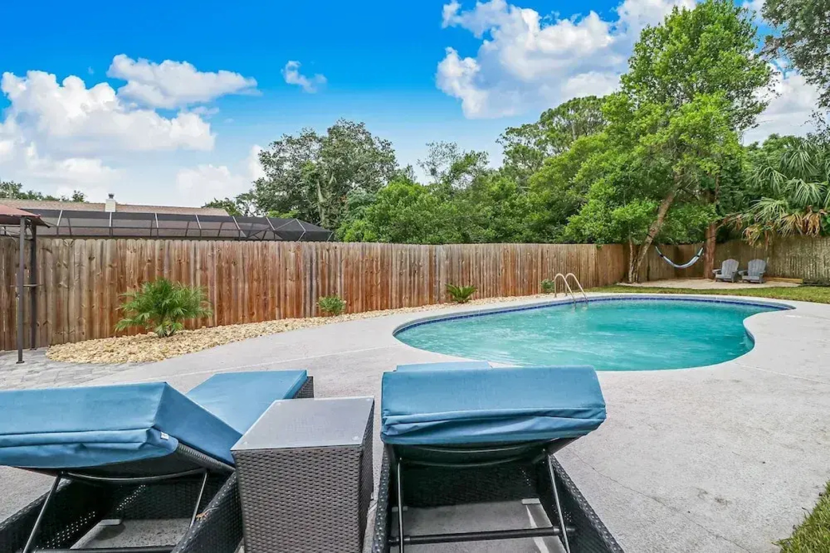 Private Pool Oasis, Walking Distance to the Beach