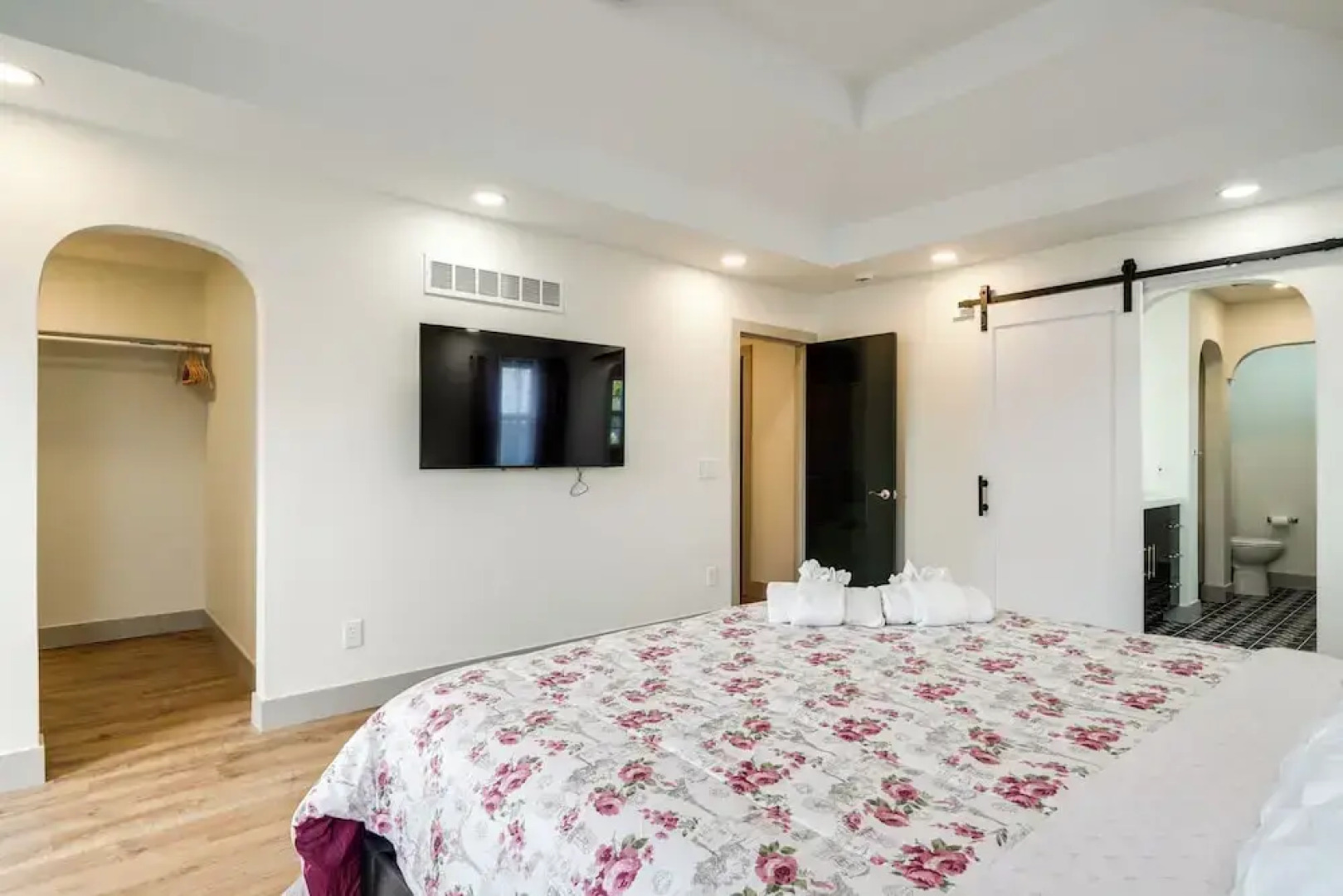 1 Mi to Downtown: New Albany Home w/ Yard