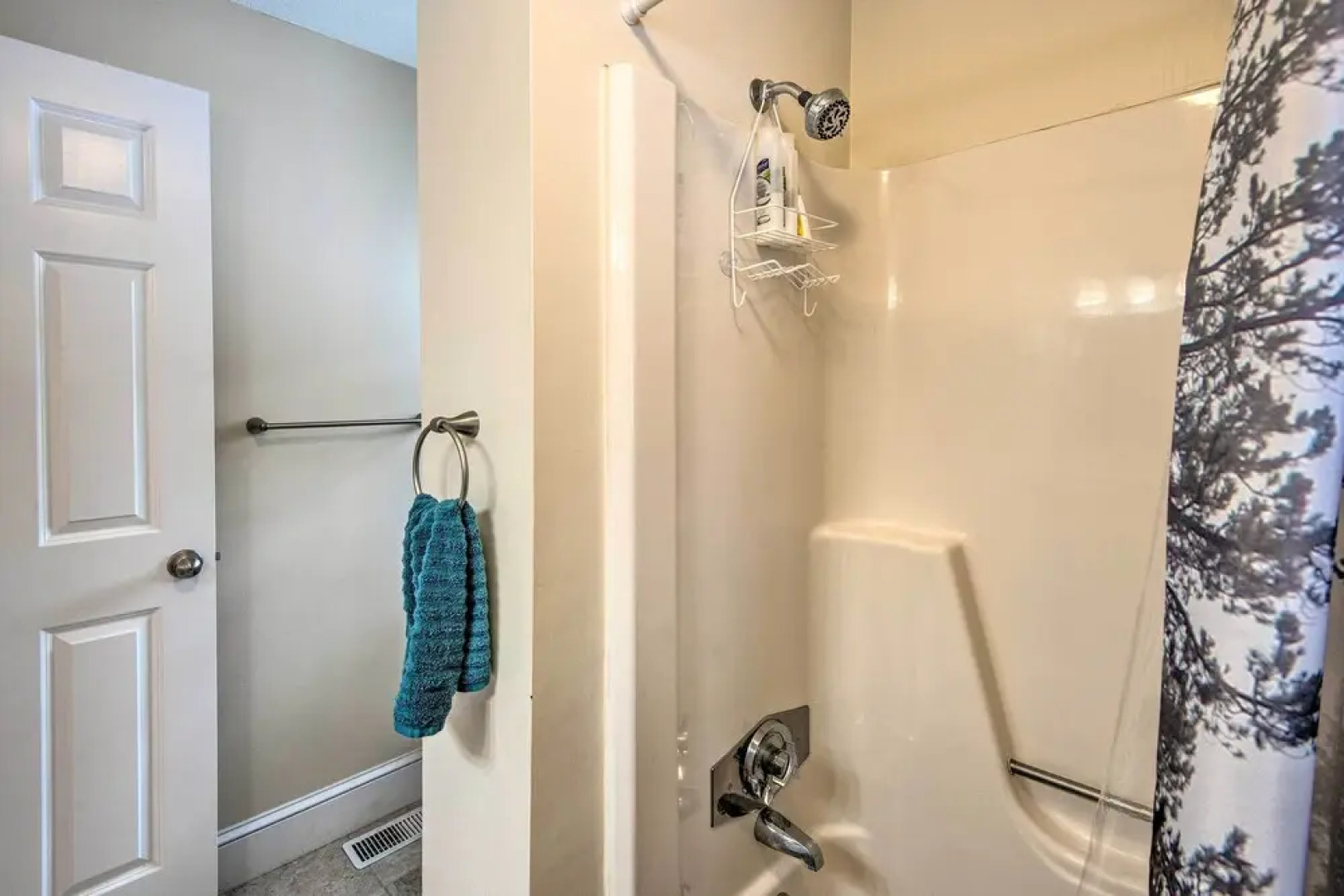 Gilford Home w/ Forest View, by Lake Winnepesaukee