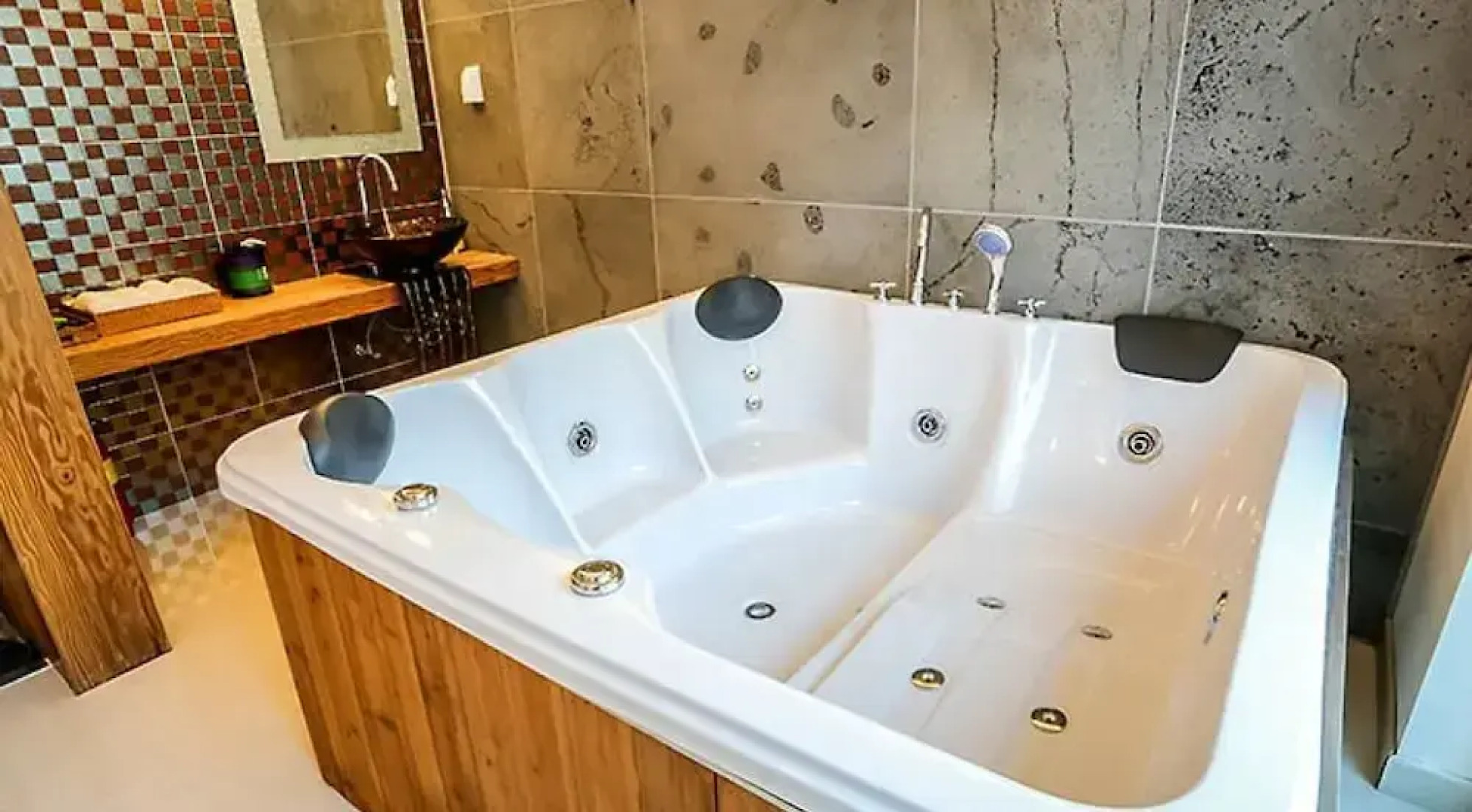 Hadong Cloud Hill Pension