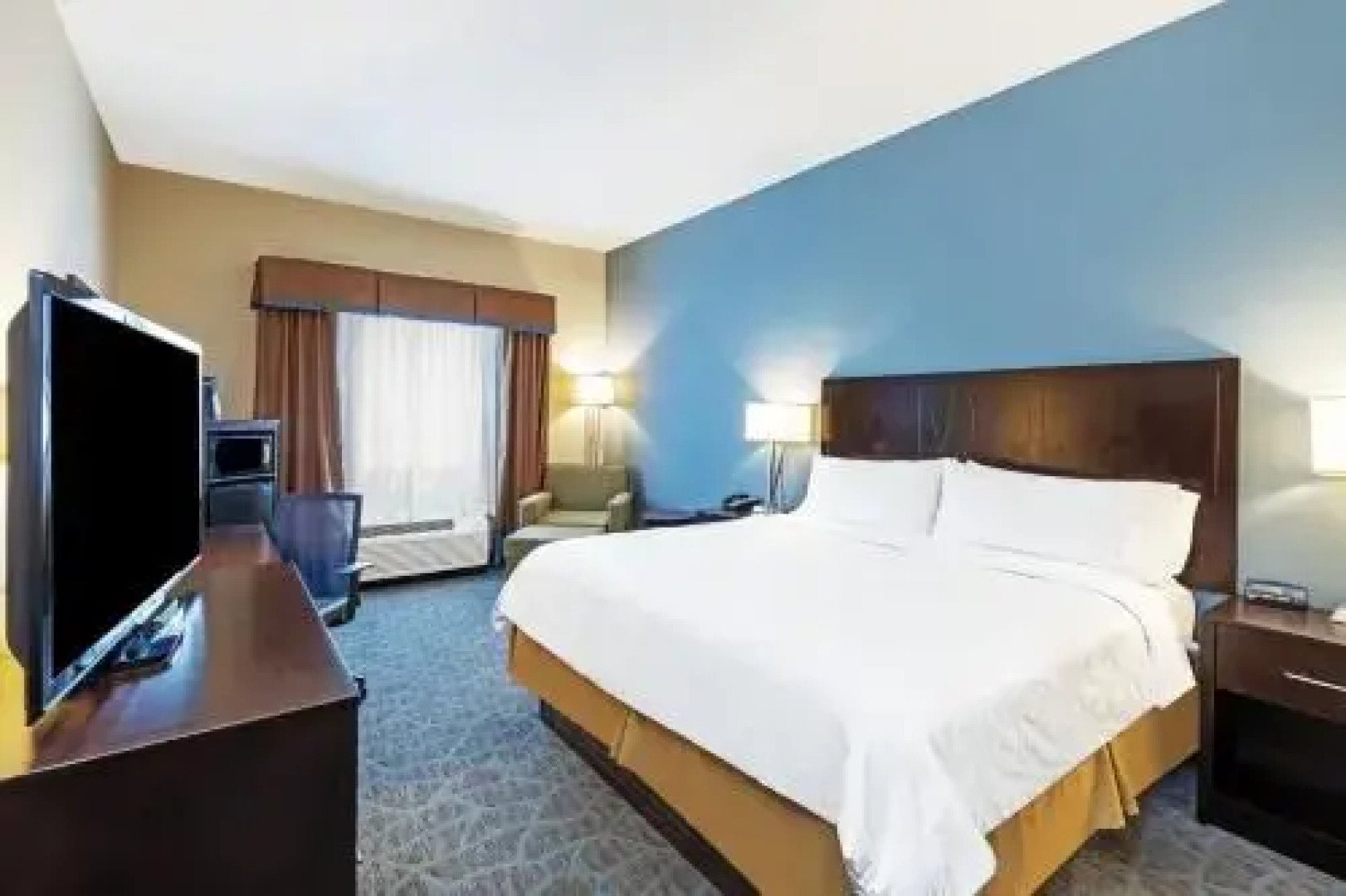 Holiday Inn Express & Suites Floresville, an IHG Hotel