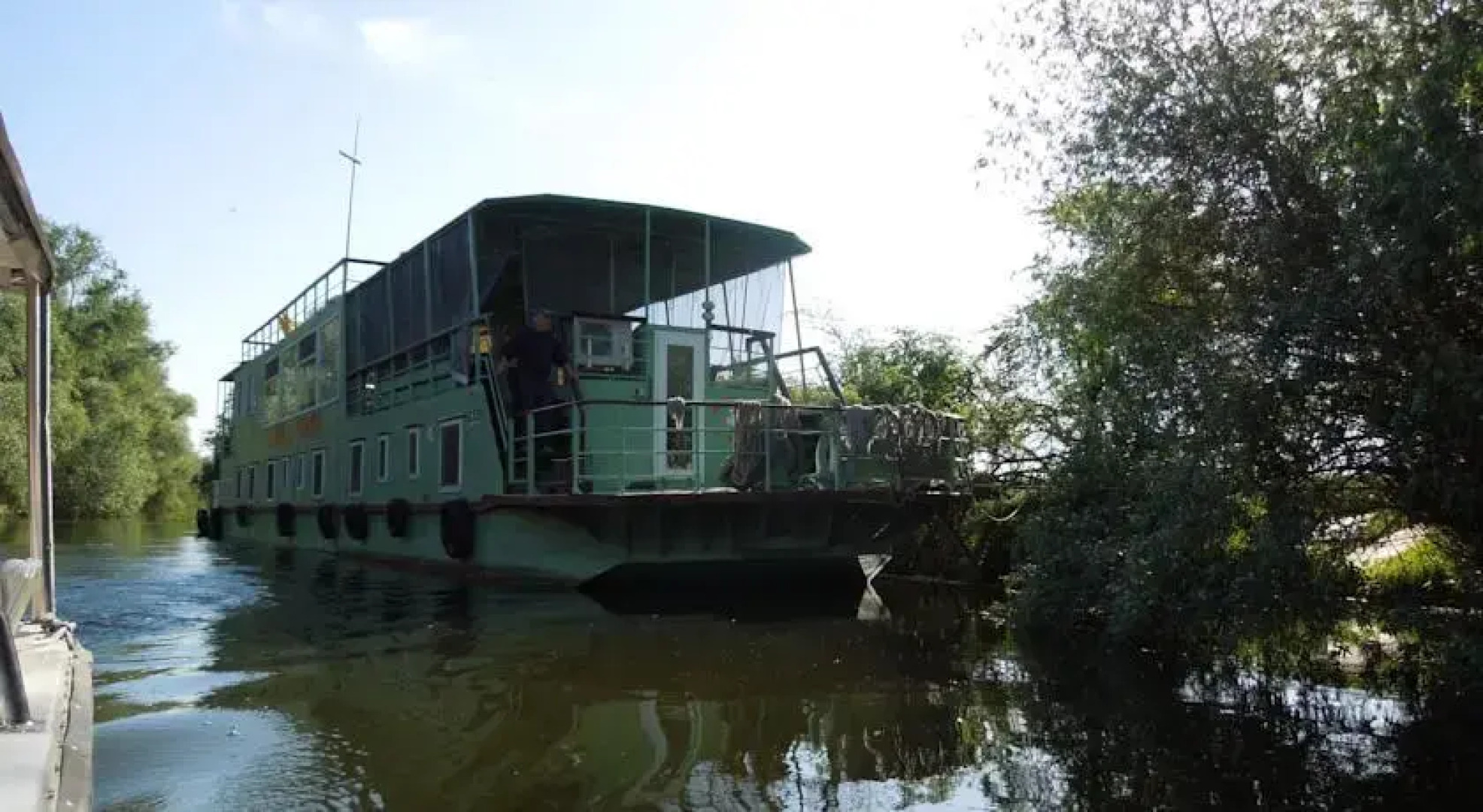 Hotel Plutitor Delta Ways