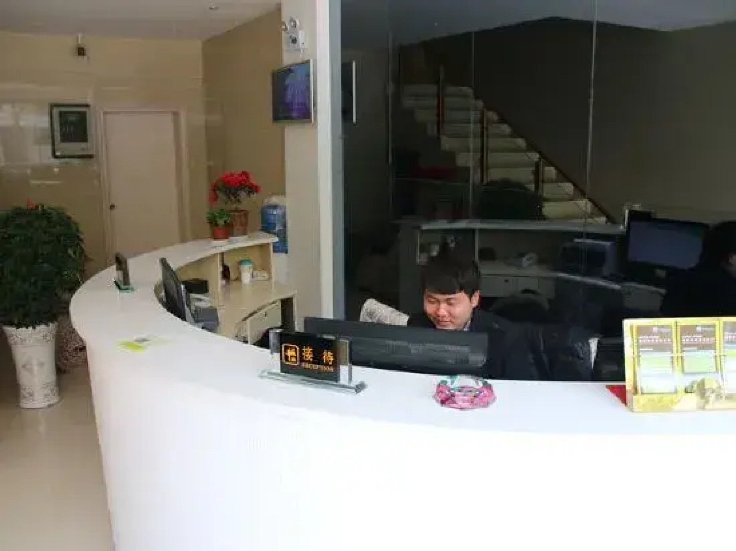 Moli Huakai Chain Hotel Huanggang Bus Station