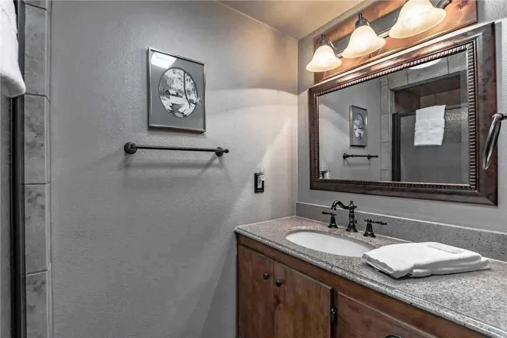 Wild Horse Retreat - Two Bedroom Cabin with Hot Tub