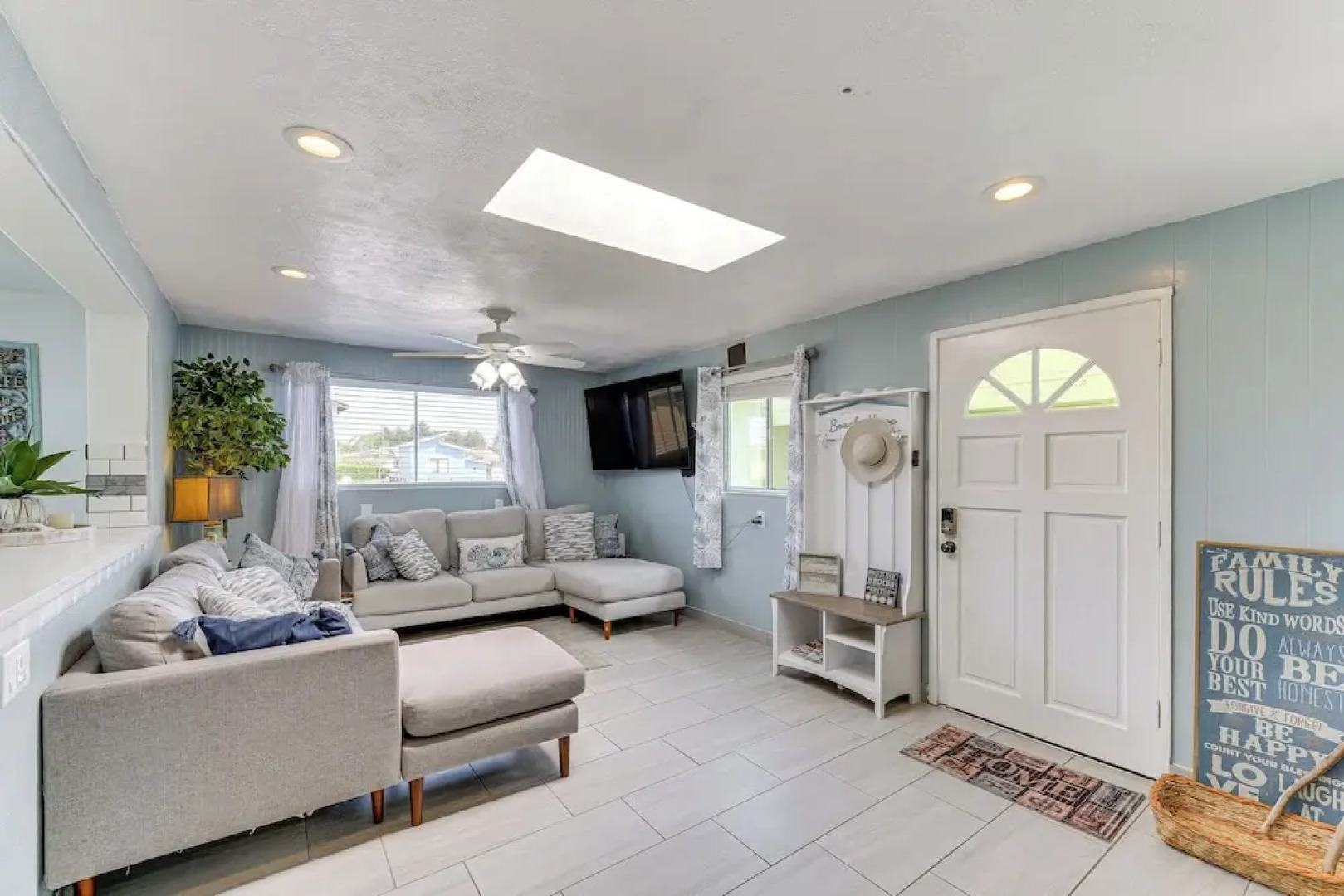 Peaceful Eureka Beach Cottage w/ 30-foot Dock