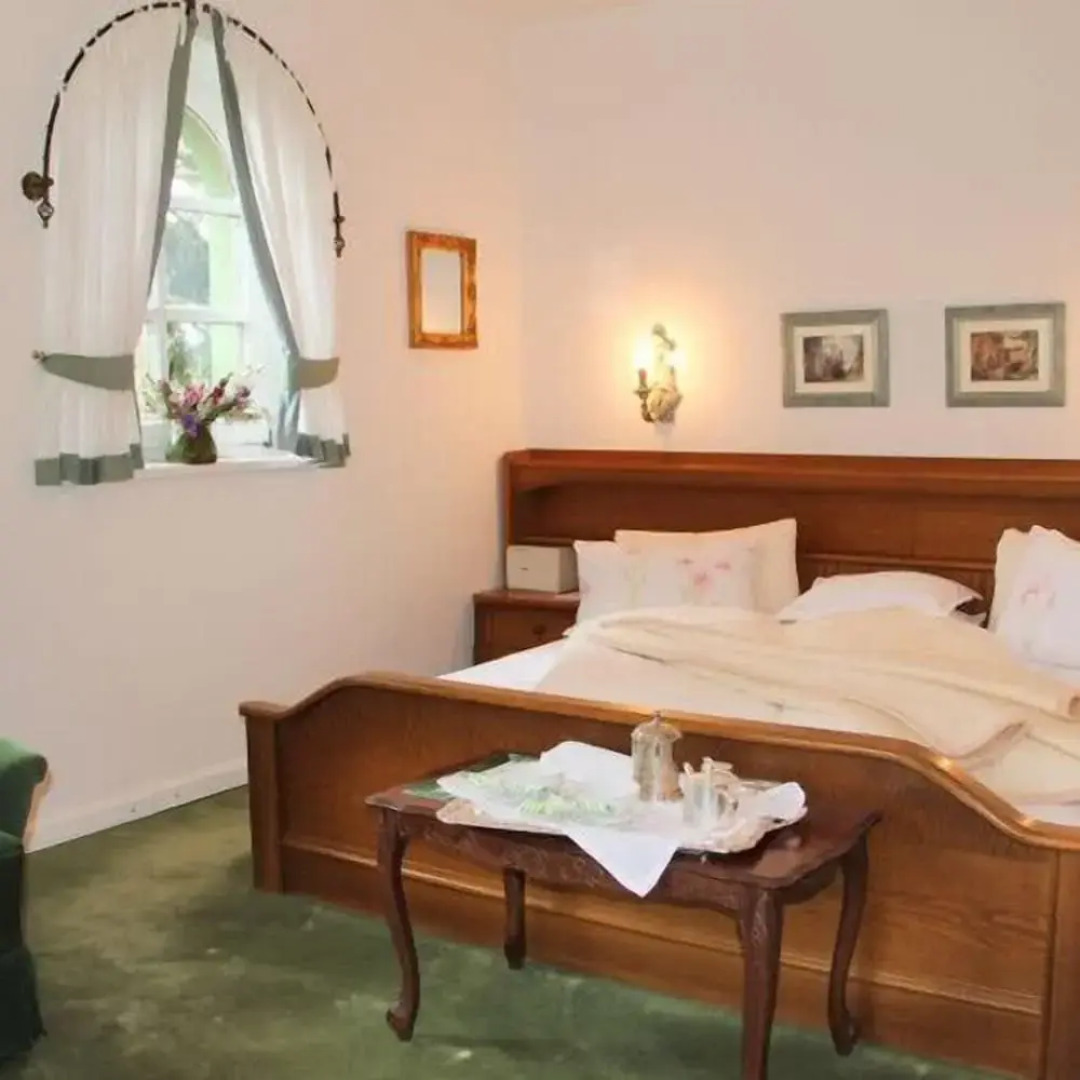 Dietrichsteinerhof Apartments & Rooms