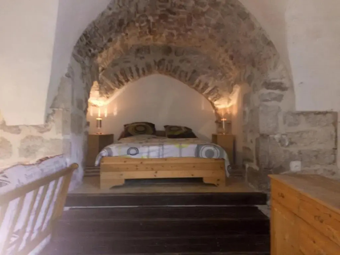 maison pierre et voûte au cœur du village