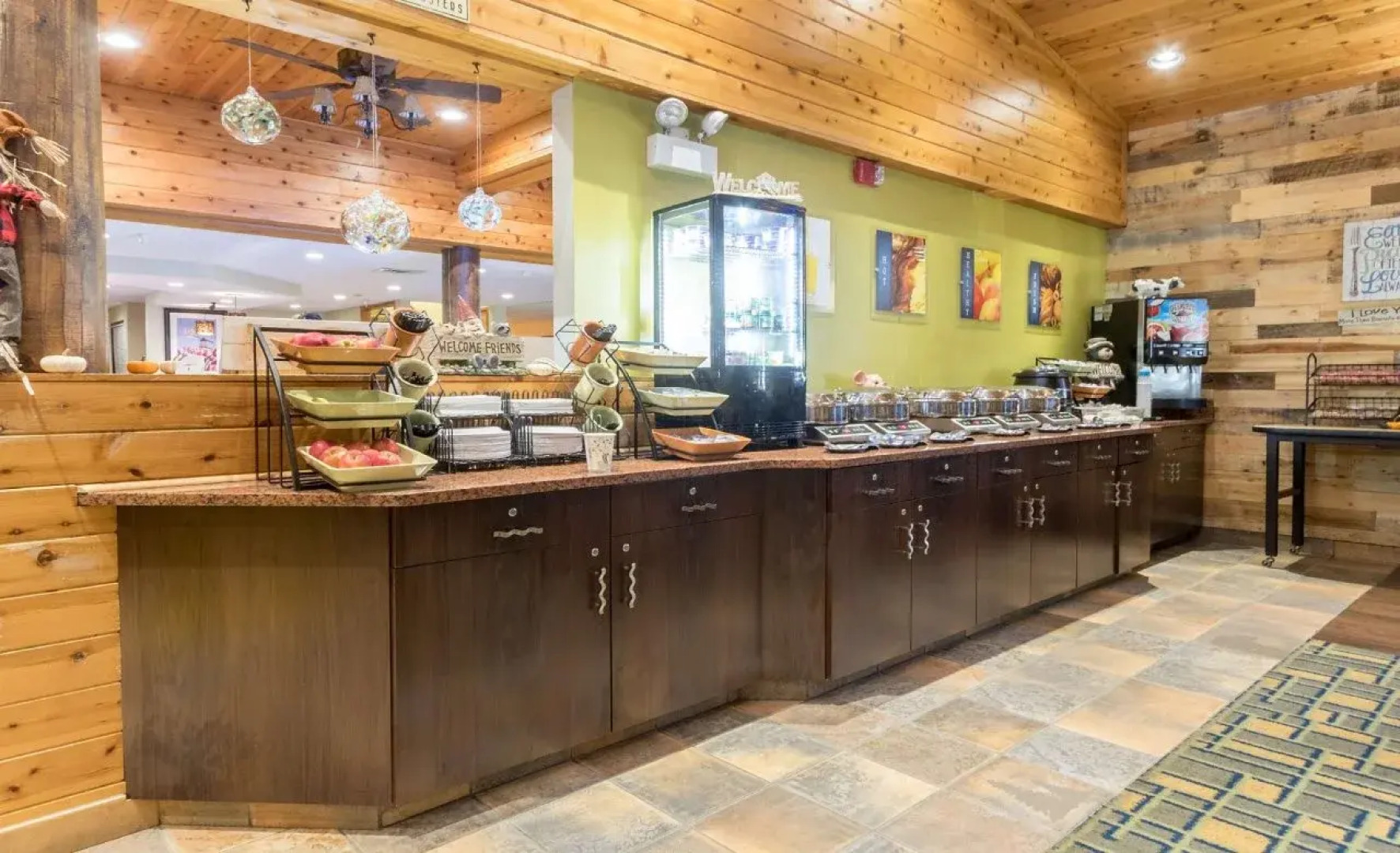 White Pines Inn & Suites