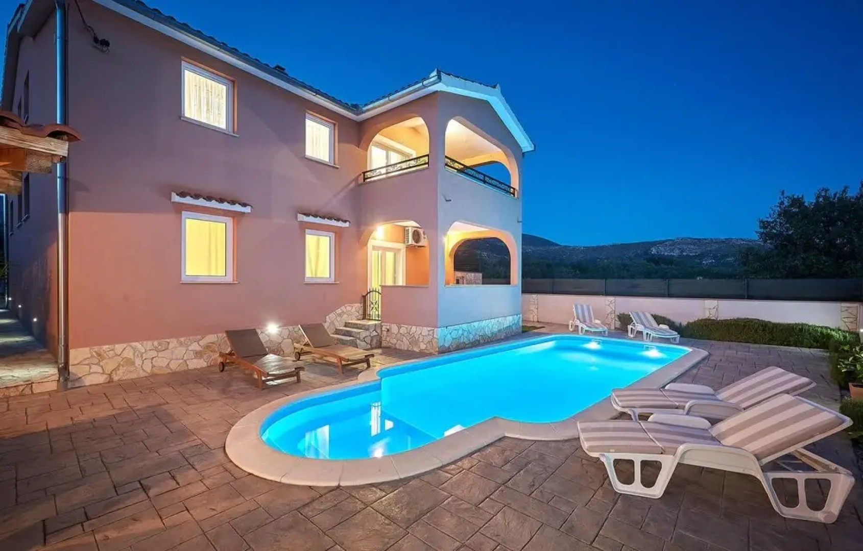 Beautiful Home in Pano With Wifi and 5 Bedrooms