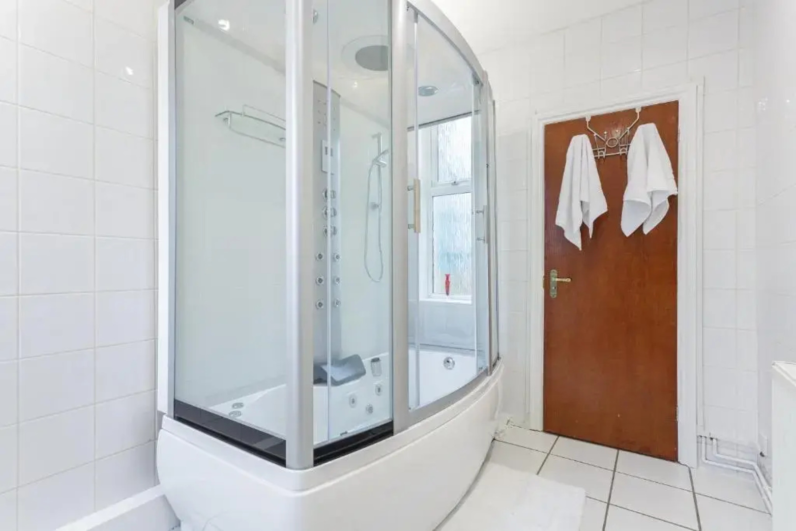 Luxury Granada Apartments - 1 & 2 bed FLATS Perfect for Contractors, Family, Students near Seafront