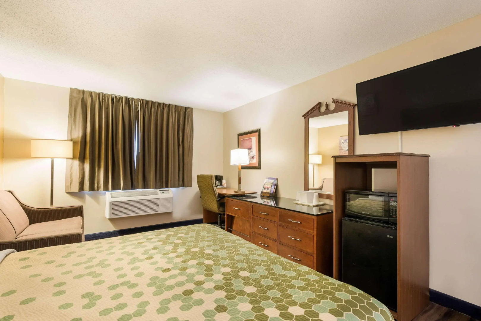 Econo Lodge Lake Mills