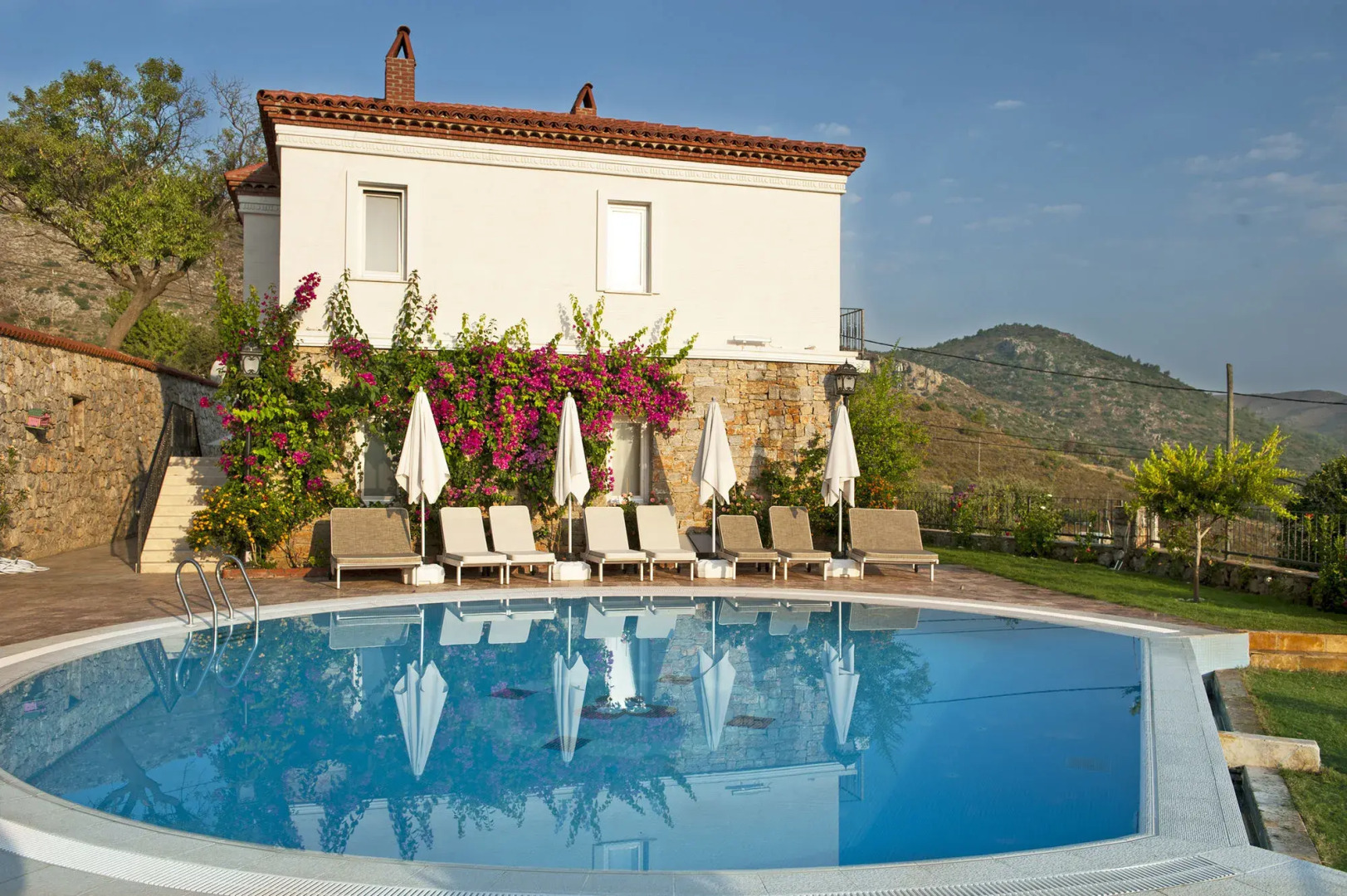 Swan Lake Boutique Hotel - Adults Only