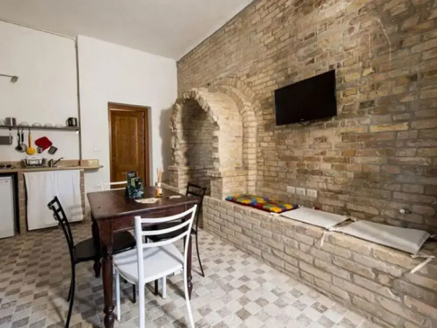 Charming Apartment in Ascoli Piceno Near Village