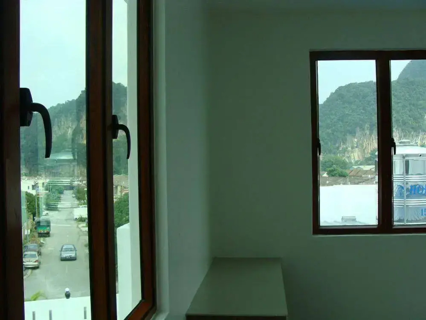 White House Homestay