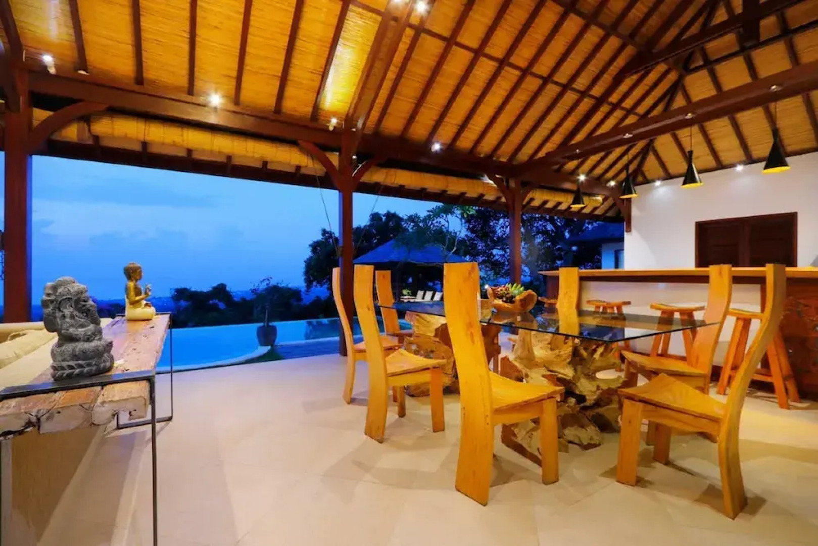2 BR Villa With Fantastic Ocean View, Lovina With Staff