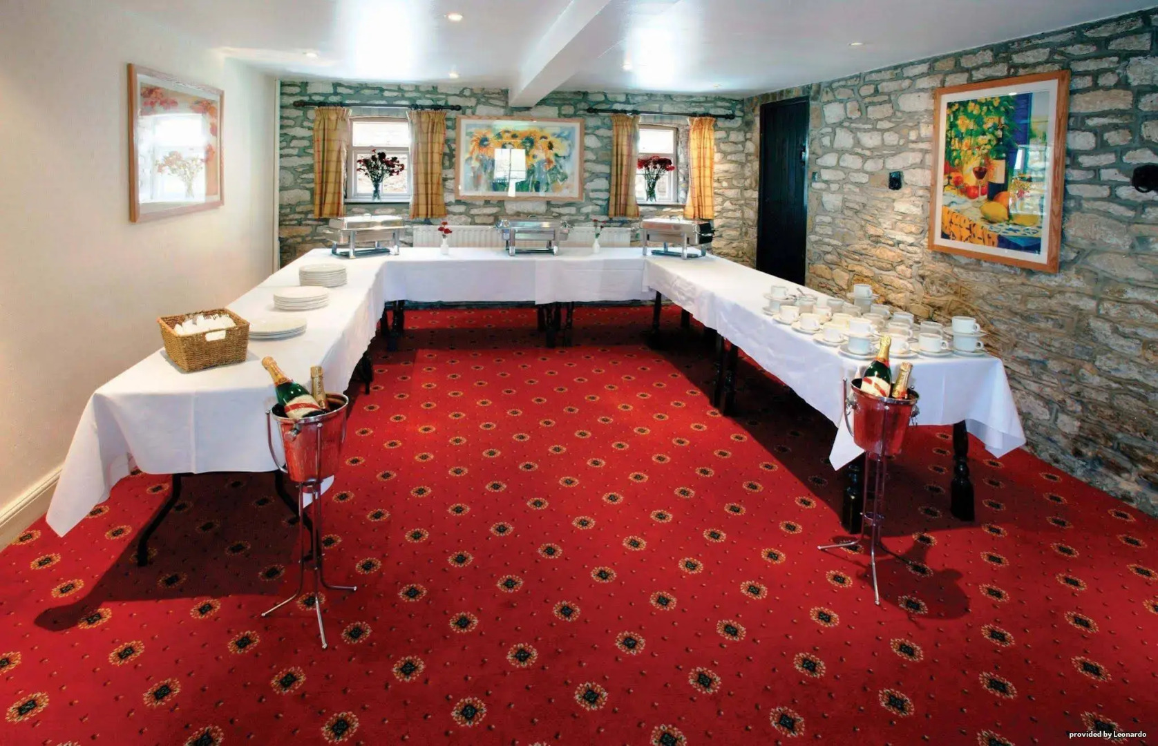 Pettifers Freehouse Hotel