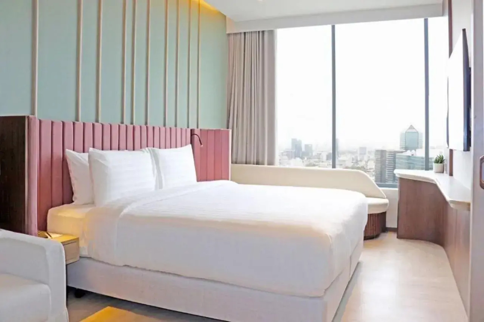 The Quarter Ratchayothin by UHG