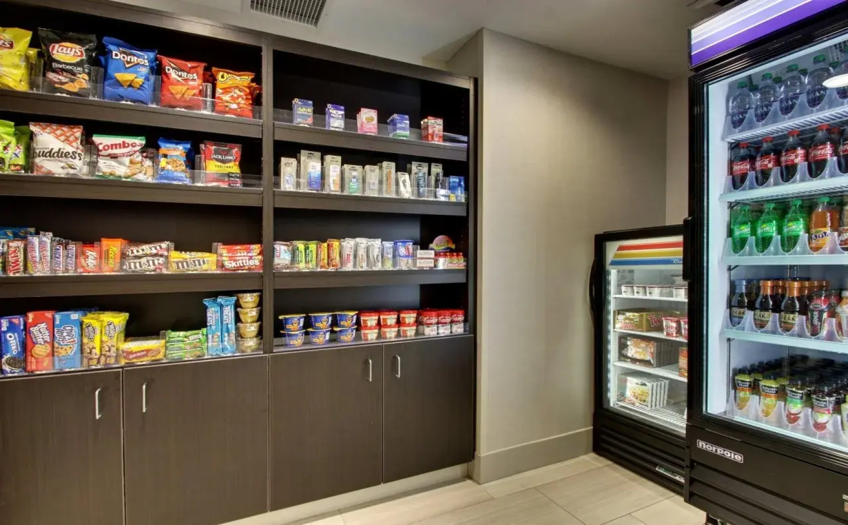 Holiday Inn Express & Suites - Interstate 380 at 33rd Avenue by IHG