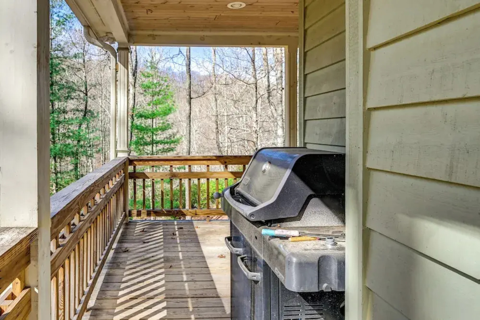 13 Mi to Cashiers: Cabin w/ Wraparound Porch!