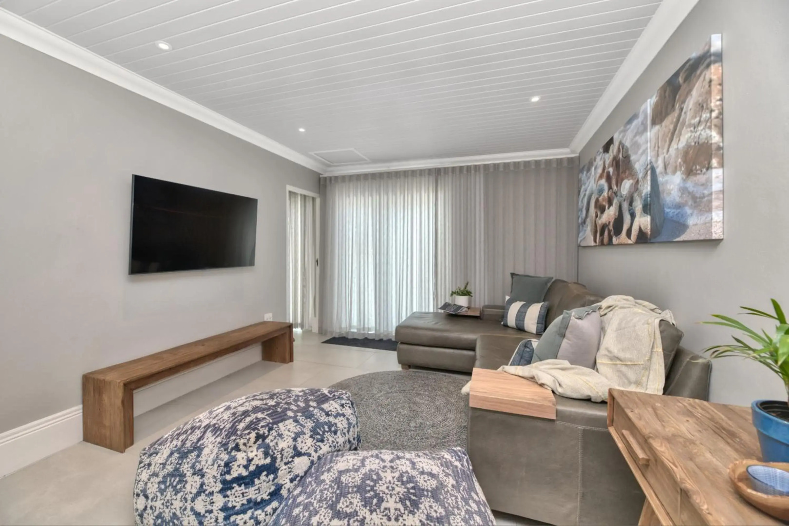 Spring Tide on 28 Main Struisbaai