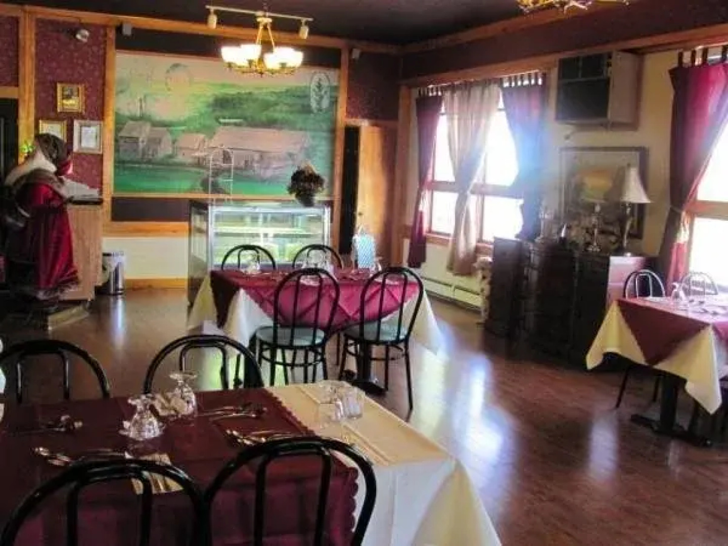 Silverwood Inn & Suites