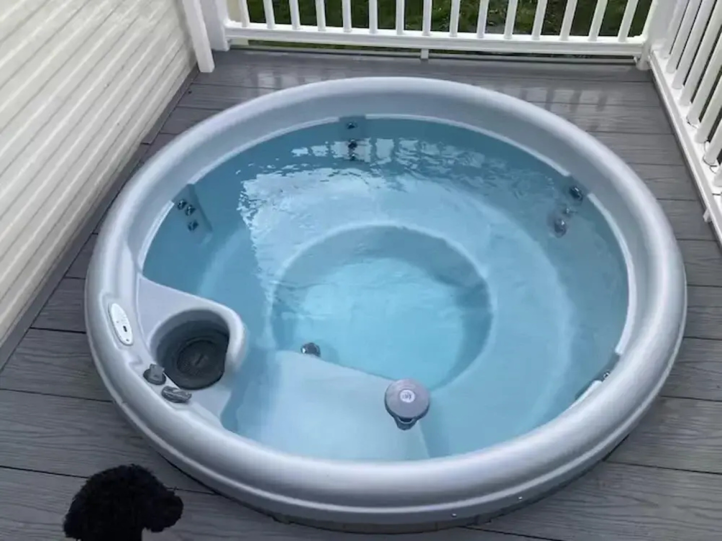 Caravan-sleep8-hottub-freep-balcony-familyfriendly