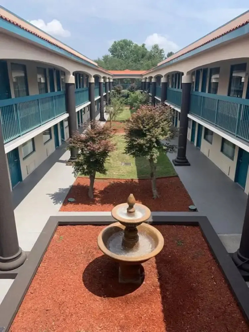 Days Inn & Suites by Wyndham Savannah Gateway I 95 And 204