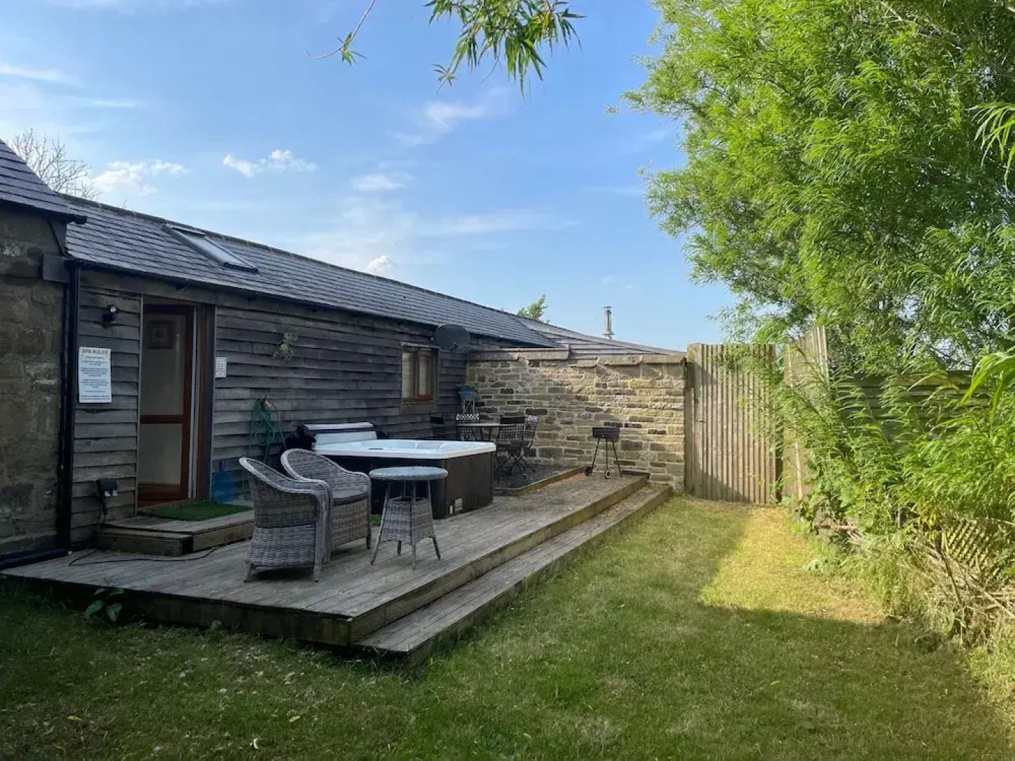 Meagill Cottage, Sleeps 4 With Hot Tub & Parking
