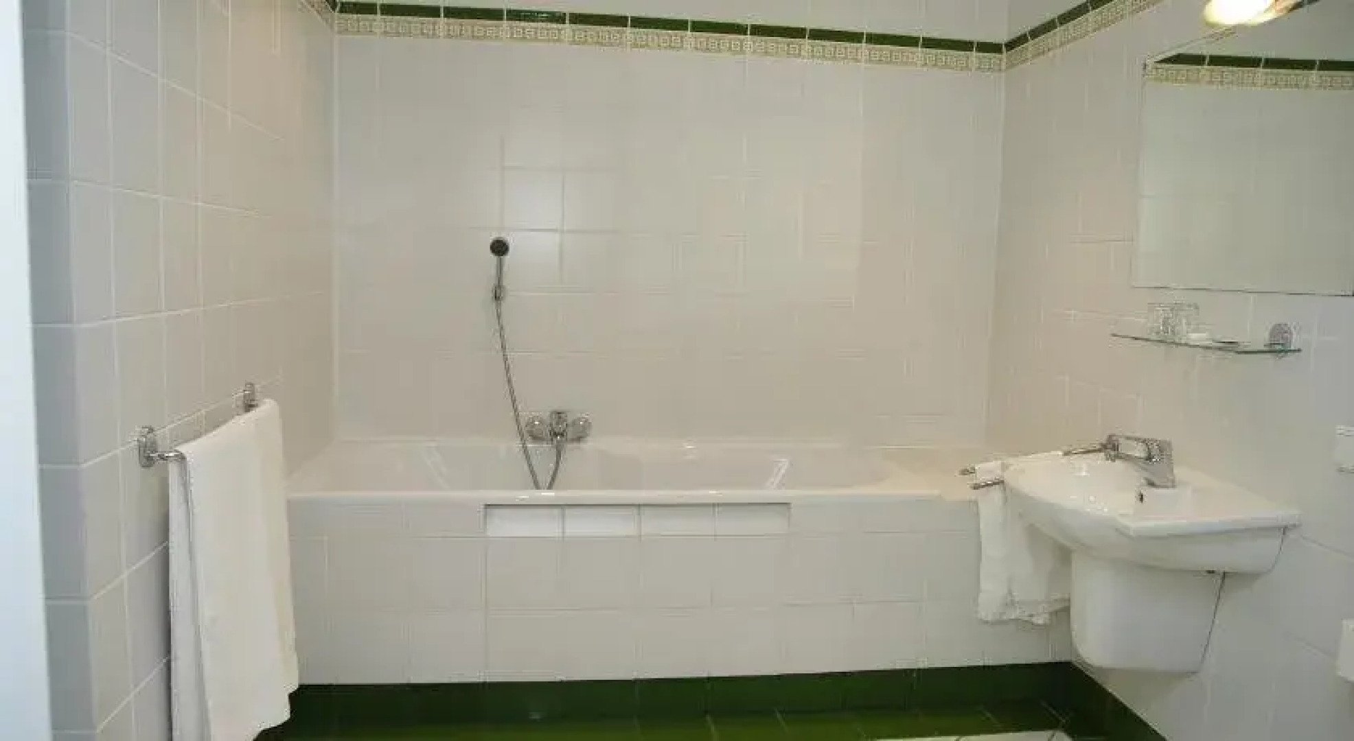 Pensjonat - Restauracja Żółty Domek