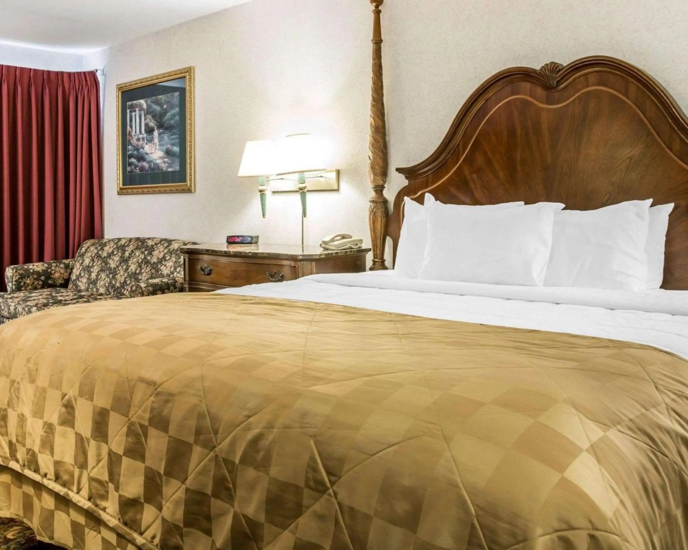 Clarion Hotel Mackinaw City Beachfront